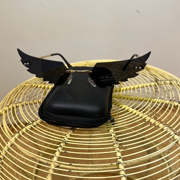 Black Sunglasses - Picture 1 of 3